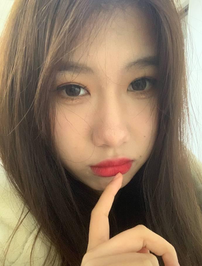 真实大学生兼职超短裙肤白奶大